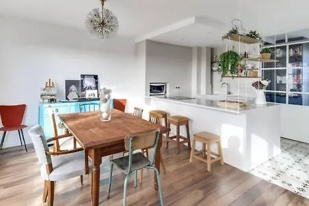 Apartment Charming And Quiet Flat With Balconies And View